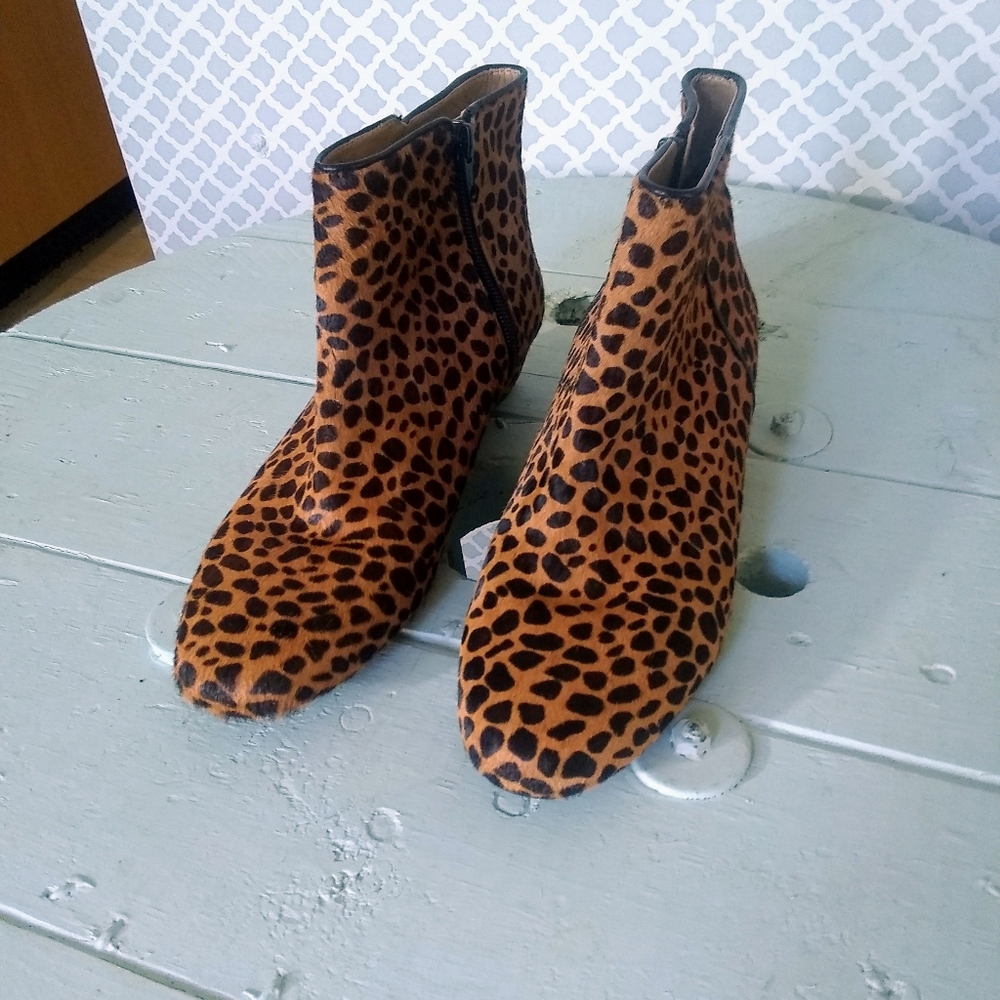 Nine West leopard print wedge style, ankle boots